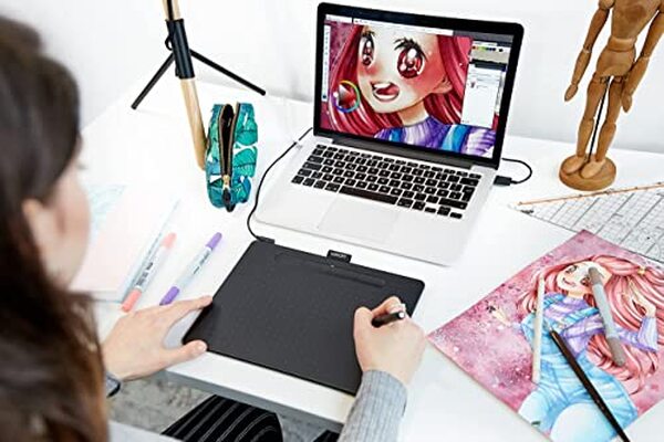 Découvrez notre test détaillé de la tablette Wacom Intuos Medium : performances, compatibilité et conseils pour débuter le dessin numérique et la retouche photo.