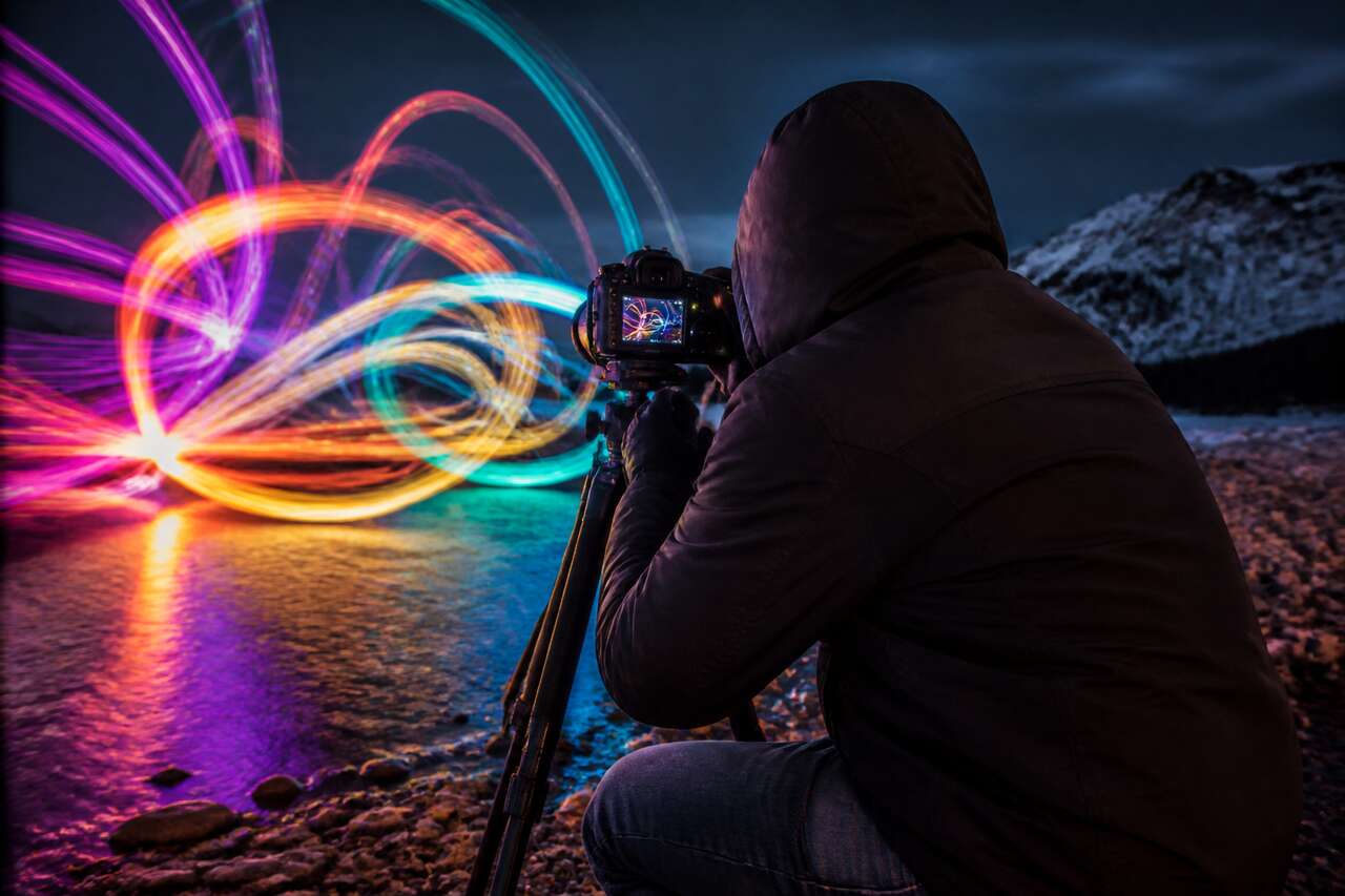 Longue pose et light painting : quand la lumière devient un pinceau Longue pose et light painting : quand la lumière devient un pinceau