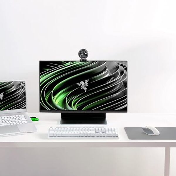 Découvrez notre test détaillé de la webcam Razer Kiyo Pro : performances vidéo, adaptabilité aux conditions de streaming et qualité d'image analysées par nos experts.
